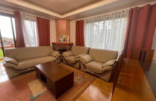 Baguio Apartment | 2nd Floor- 3BR camp John Hay Unit For Rent