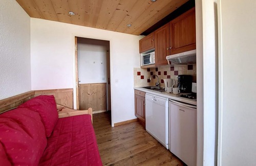 Reberty Apartment | 2nd floor, balcony, tv, ski locker, 24m², Les Menuires