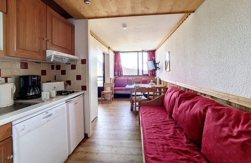 Reberty Apartment | 2nd floor, balcony, tv, ski locker, 24m², Les Menuires