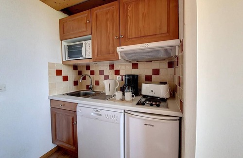 Reberty Apartment | 2nd floor, balcony, tv, ski locker, 24m², Les Menuires