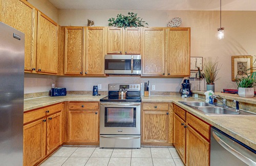 Bahama Bay Condo | 2nd floor condo w/gym, shared pools, tennis court, balcony, sauna