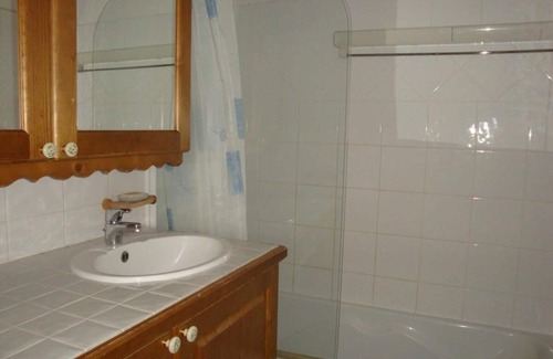 Pralognan-la-Vanoise Apartment | 2nd floor, balcony, parking, tv, ski locker, 35m², Pralognan-la-Vanoise
