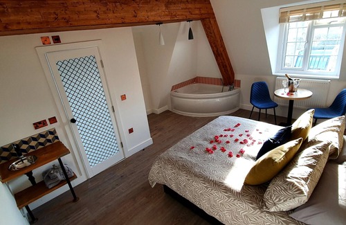 Islington Hotel | 2nd floor luxury suite,jacuzzi ensuite - Angel, N1