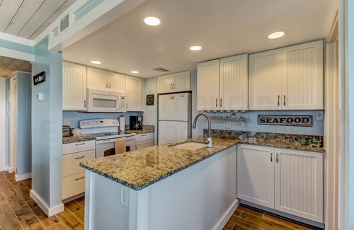 Fernandina Beach Condo | 2nd Floor, newly remodeled 2 Bed/2 Bath ocean front condo, sleeps 6.