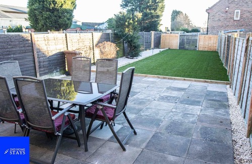 Walsall Apartment | 2ndHomeStays Walsall – Scenic Stay for 7-8 Guests!