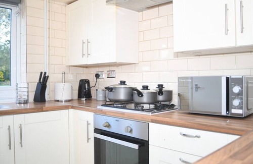 Willenhall House | 2ndHomeStays-Willenhall -A Charming 3-Bedroom Home in West Midlands