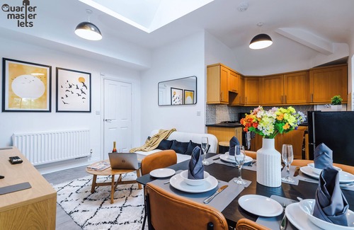 Birkenhead Apartment | 2x Bedroom Penthouse (Sleeps 5x)