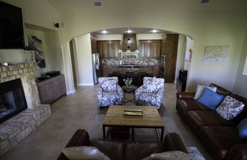 Briggs Ranch Villa | 3/3 Luxury Home Near LACKLAND/SEA WORLD/ALAMO/Downtown and Golf Courses/