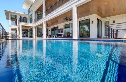 Isle of Palms House | 3 47th Avenue by AvantStay Oceanfront Private Pool View