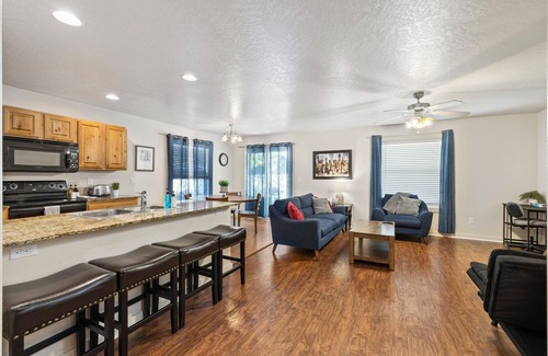 Meridian House | 3 Adjacent Homes | Great for Families | Sleeps 24