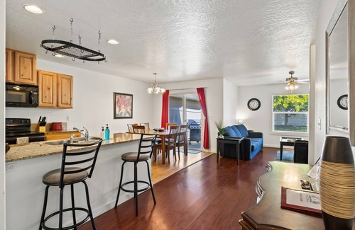 Meridian House | 3 Adjacent Homes | Great for Families | Sleeps 24