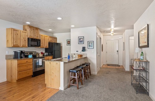 Meridian House | 3 Adjacent Homes | Great for Families | Sleeps 24