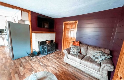 West Newton House | 3 bd/10 min to dwtwn fenced yard. Washer dryer