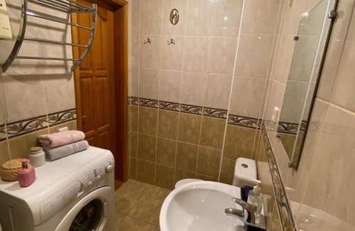 Prienai Apartment | 3 Bd Grd Floor Apt sleeps 6, 10 min to Birstonas