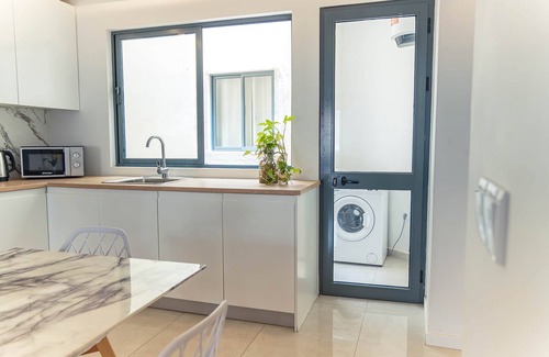 Mindelo Apartment | 3-bdr apt 10-min walk laginha beach - LCGR