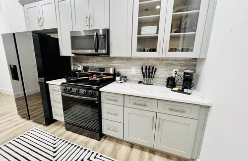 OST - South Union House | 3 BDR Gated Home, 2 King Beds, Near Medical Center, NRG Stadium & Downtown