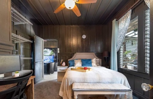 Liliha - Kapalama House | 3 bdrm/2 bth family stay: ocean view, in town, etc