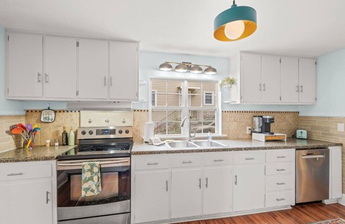 High Point Apartment | 3 Bdrm Home Less Than 1 mile from High Point University.