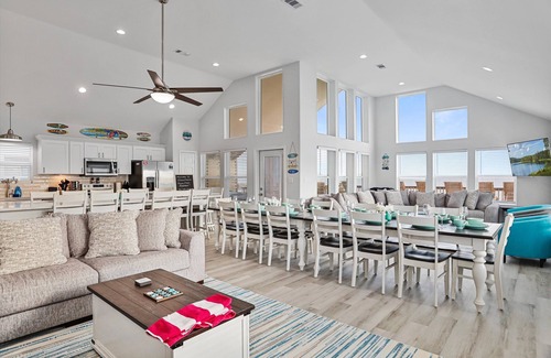 Port Bolivar House | 3 Beachfront Houses! 3 Heated Pools! Sleeps 80! Weddings & Events Welcome! Pets!