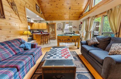 Pigeon Forge House | 3 Bears One-Level Cabin with Pool Table