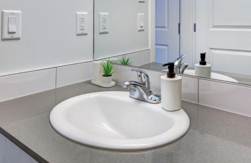 Sage Hill Apartment | 3 Bed 1.5 Bath 20 min DT 1 hour Canmore