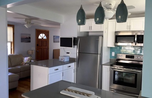 Narragansett Pier House | 3 Bed 1.5 bath cottage in walking distance to Narragansett Town Beach & Pier