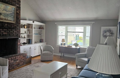 Cataumet Cottage | 3 bed 2 bath Beach Front Cottage in private neighborhood on Buzzards Bay