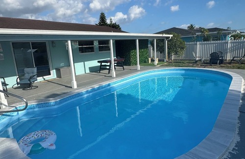 Golden Gate House | 3-bed 2-bath house in Naples with WiFi, AC and pool. Live the Florida dream !