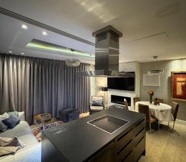 West Kensington Apartment | 3 Bed 2 Bath Luxury Apartment in Kensington