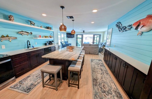 Saint James City House | 3 Bed 2 Bath on Deep Canal 5 minutes to channel CLEAN & NICE. New boat hoist