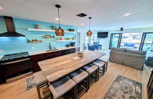 Saint James City House | 3 Bed 2 Bath on Deep Canal 5 minutes to channel CLEAN & NICE. New boat hoist