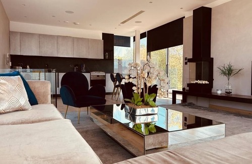 Shoreditch Apartment | 3 Bed 2 Bath Penthouse in the heart of London with large Terrace with city view