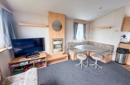 Clacton-on-Sea House | 3 bed, 8 berth caravan for hire at St Osyth Park near Clacton-on-Sea ref 28039CW