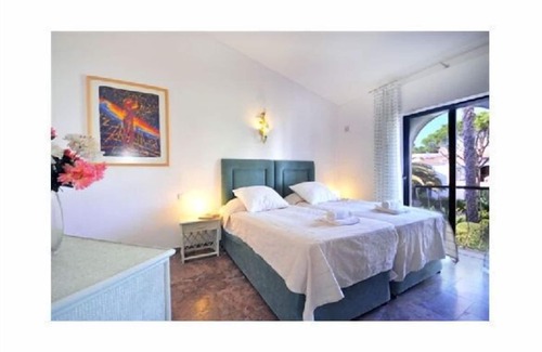 Vale do Garrao Apartment | 3 Bed Apartment with large pool, bar & restaurant. Walk to beach & restaurants