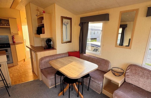 Rhyl Ski Chalet | 3 Bed Caravan, 8 Berth, Pet Friendly, Parking