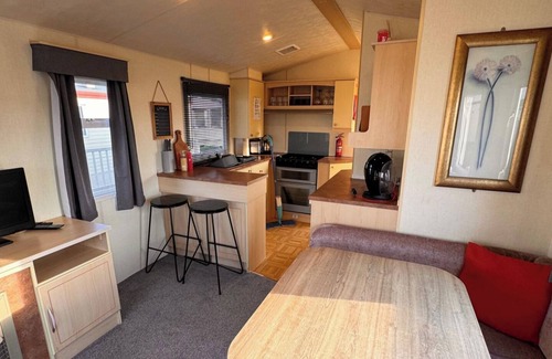 Rhyl Ski Chalet | 3 Bed Caravan, 8 Berth, Pet Friendly, Parking