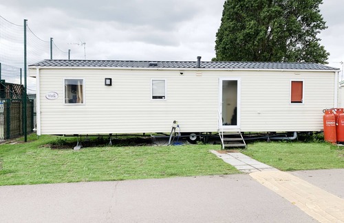 Colchester House | 3 Bed Caravan-Sleeps 6-Pet Friendly-Near the Beach