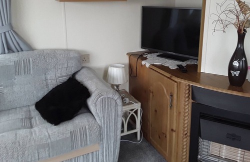 Winestead House | 3 bed caravan suzie 1,10 mins from beach suzie 1