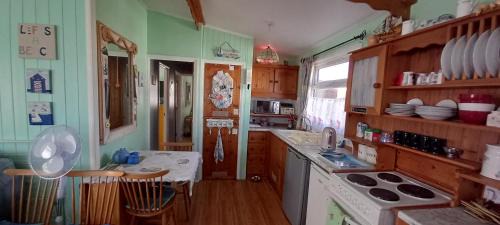 Great Yarmouth Ski Chalet | 3 Bed Chalet - Sleeps 6 - Parking - Garden - Wifi
