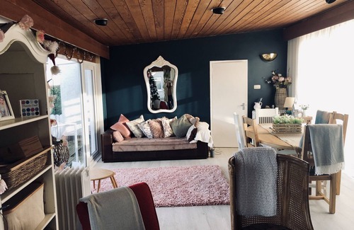Ballygally House | 3 Bed Cottage - Sleeps 6 - Pets - Garden - Parking