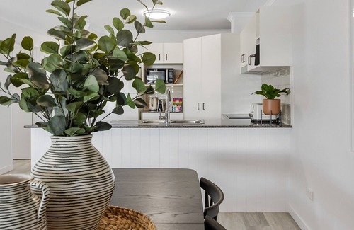Coolum Beach Apartment | 3-Bed Haven with Balcony and BBQ, 5-Min to Beach