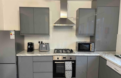 Rednal House | 3-Bed Home, Sleeps 8, Ideal for Large Groups