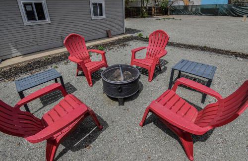 Berkley House | 3 bed home with huge yard near Hidden Lake