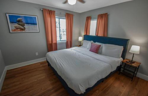 Berkley House | 3 bed home with huge yard near Hidden Lake