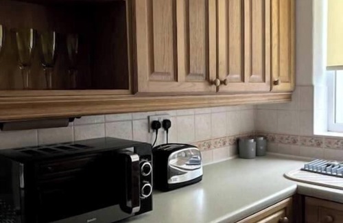 Oadby House | 3 Bed House - Sleeps 6 - Parking - Wifi
