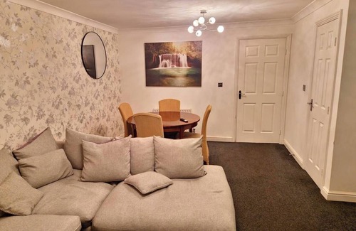 Maidstone House | 3 Bed house - Sleeps 6 - Parking - Wifi