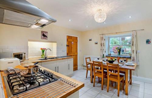 Bamford House | 3 Bed in Bamford PK838