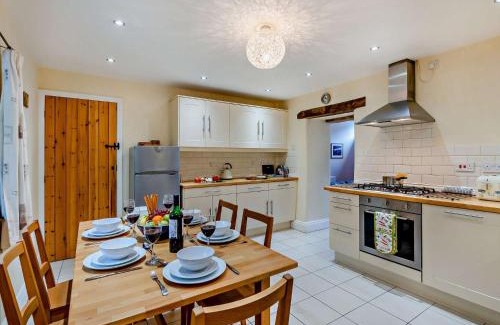 Bamford House | 3 Bed in Bamford PK838