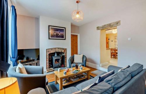 Bamford House | 3 Bed in Bamford PK838