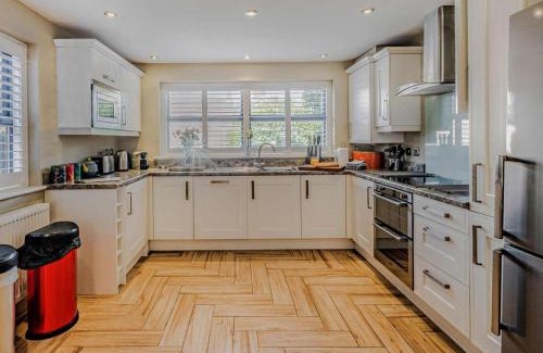 New Forest District House | 3 Bed in Brockenhurst 55301